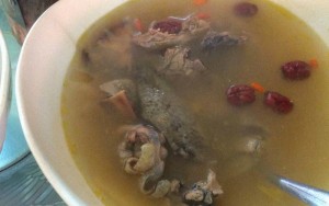 ไก่ดำต้มยาจีน ลีไวน์รักไทย